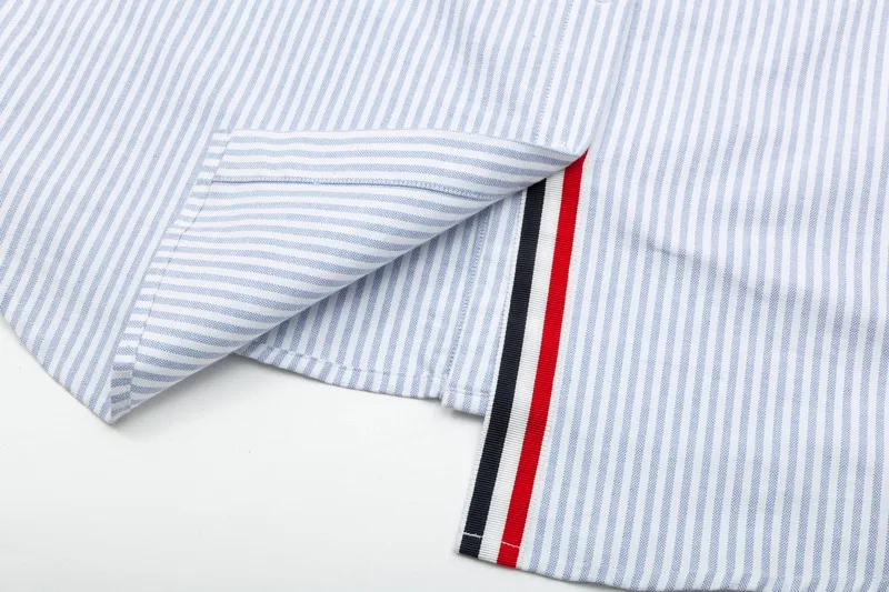 【ThomBrowne  公式旗艦店】トムブラウン シャツ ご好評に付き再入荷  250221