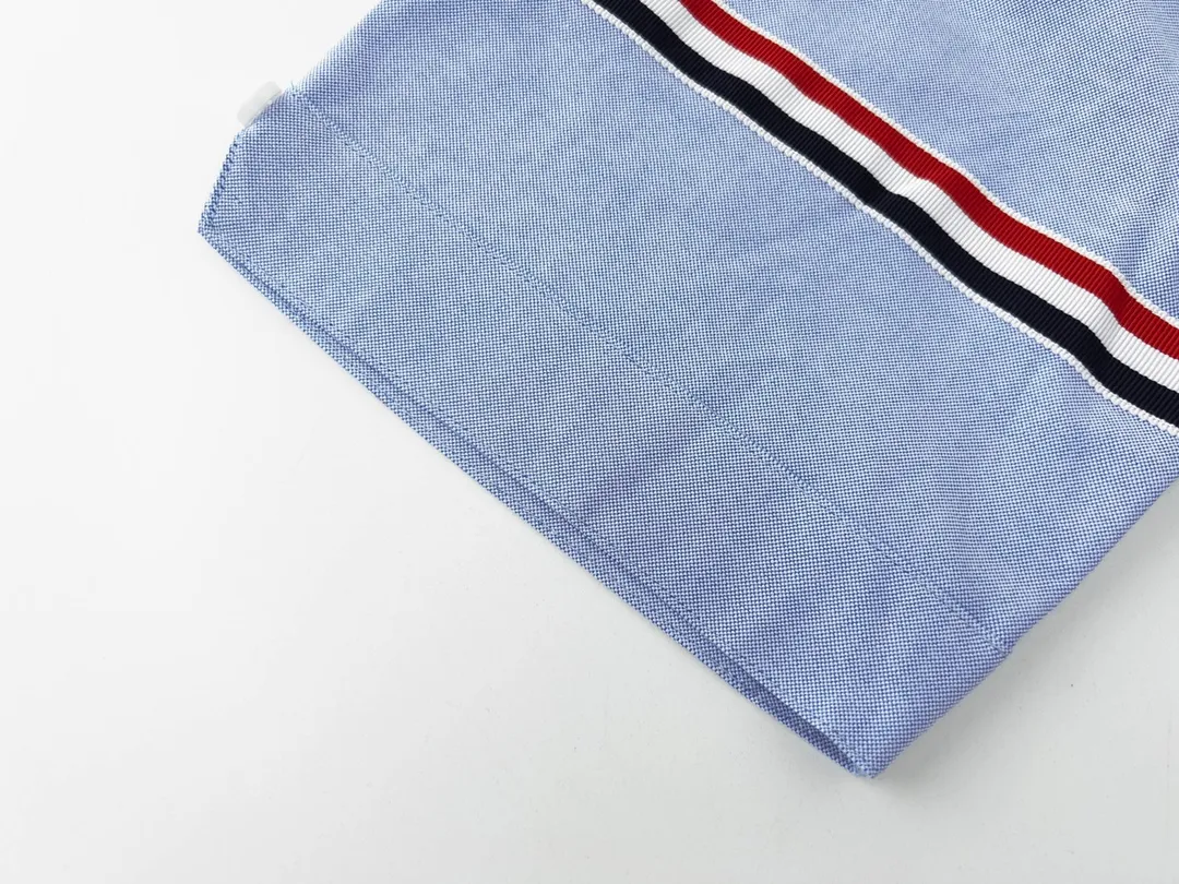 【ThomBrowne  公式旗艦店】トムブラウン  半袖シャツ ご好評に付き再入荷  250221