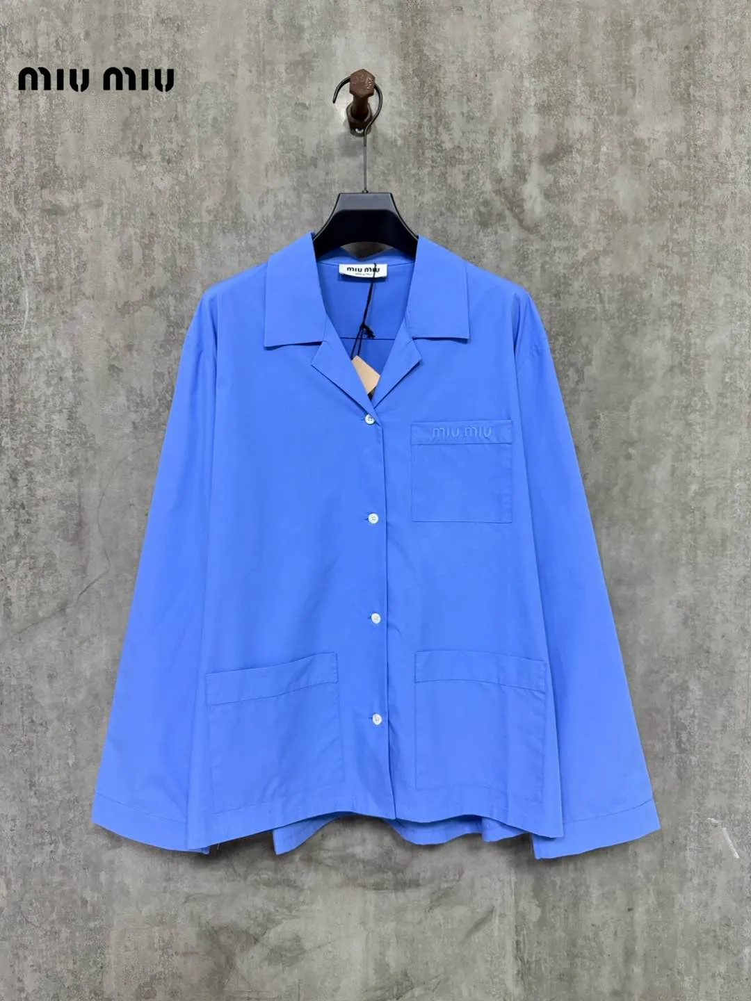 【Miumiu公式旗艦店】ミュウミュウ  シャツ ご好評に付き再入荷  250219