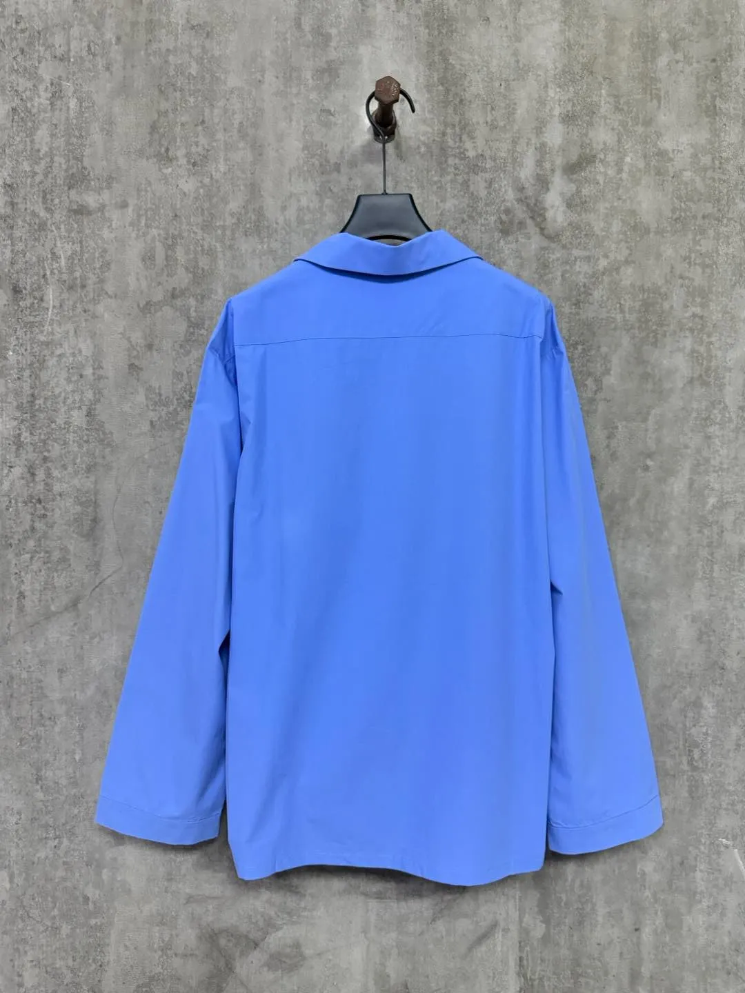 【Miumiu公式旗艦店】ミュウミュウ  シャツ ご好評に付き再入荷  250219