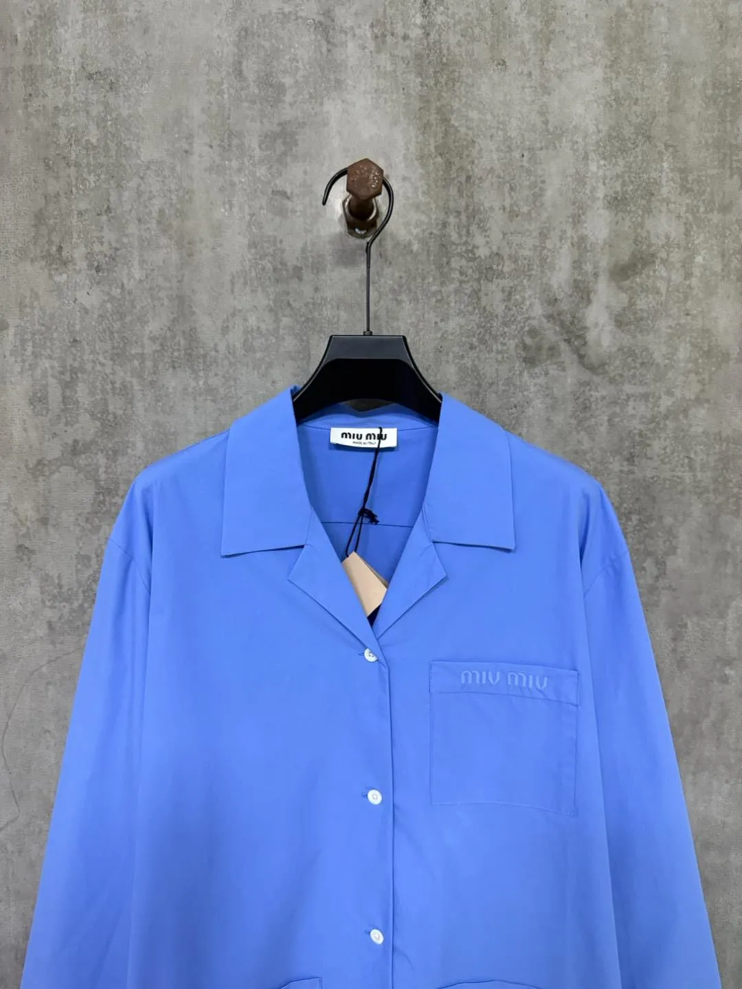 【Miumiu公式旗艦店】ミュウミュウ  シャツ ご好評に付き再入荷  250219