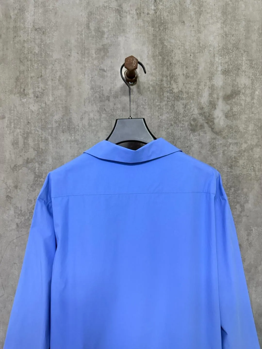 【Miumiu公式旗艦店】ミュウミュウ  シャツ ご好評に付き再入荷  250219