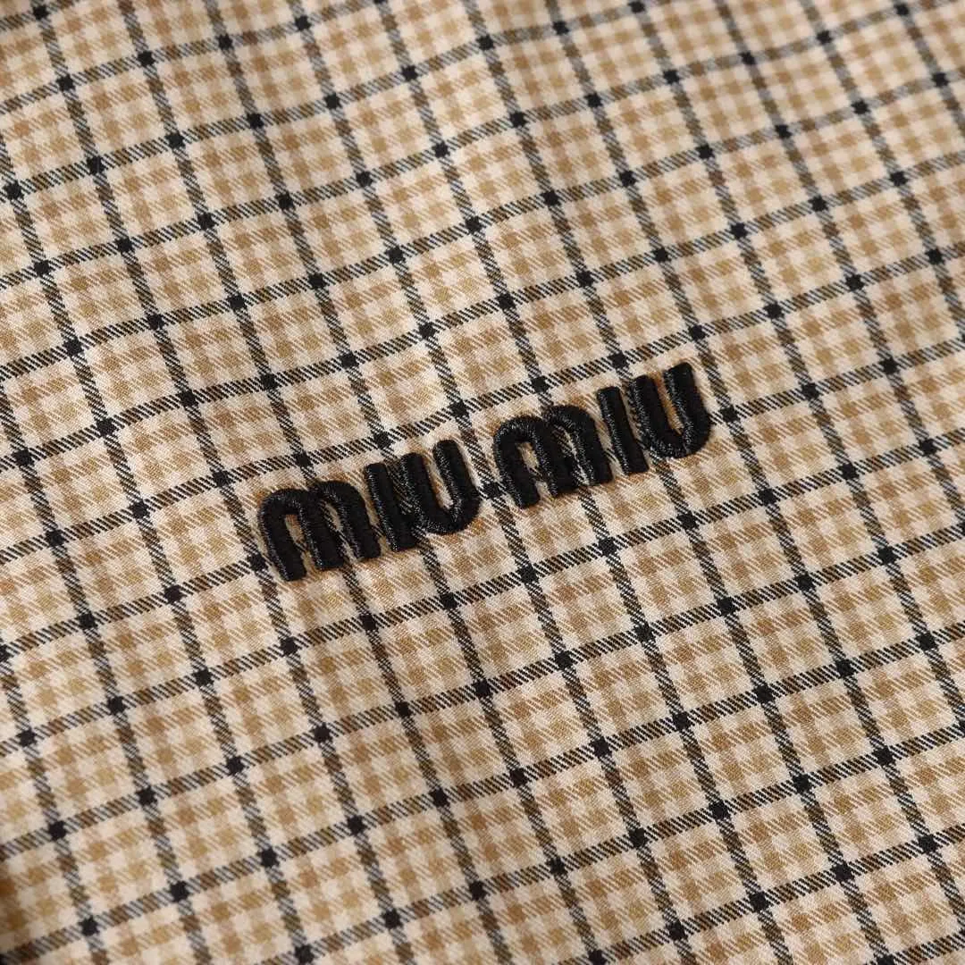 【Miumiu公式旗艦店】ミュウミュウ  シャツ ご好評に付き再入荷  250219