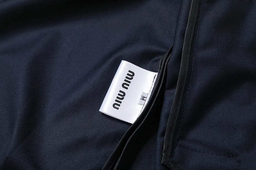 【Miumiu公式旗艦店】ミュウミュウ  シャツ ご好評に付き再入荷  250219