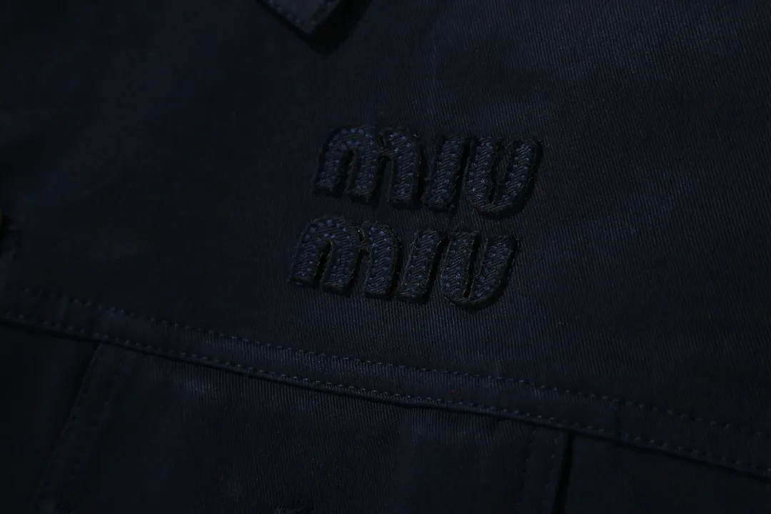 【Miumiu公式旗艦店】ミュウミュウ  シャツ ご好評に付き再入荷  250219