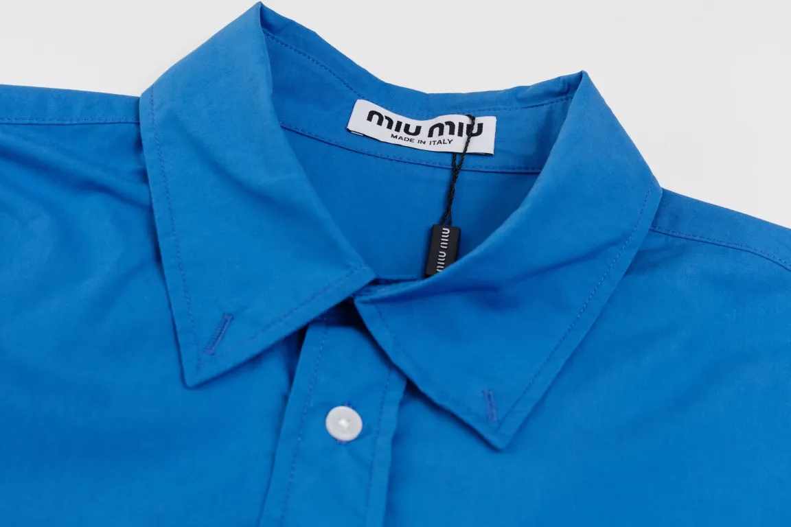 【Miumiu  公式旗艦店】ミュウミュウ  シャツ ご好評に付き再入荷  250219
