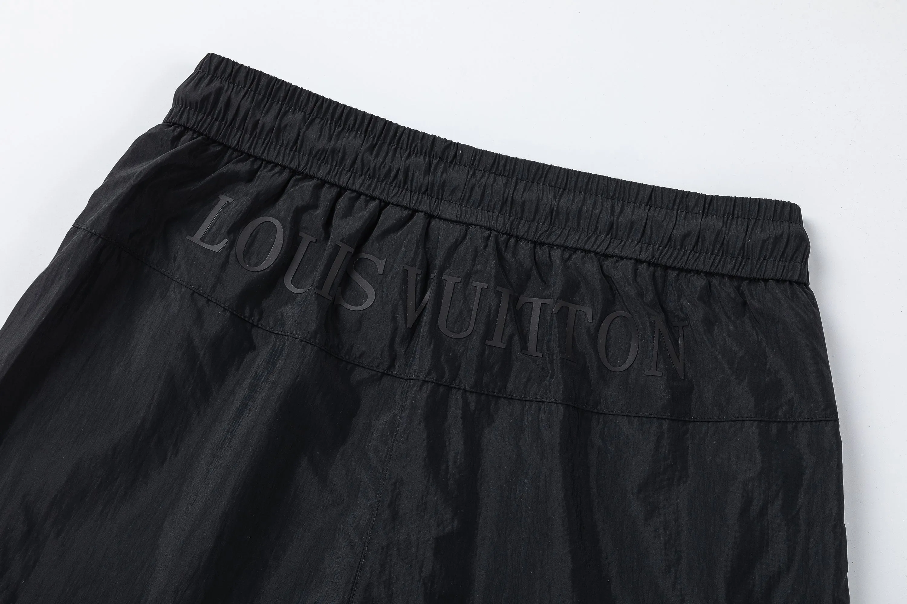 LV【LOUIS VUITTON  公式旗艦店】ルイヴィトン   ショートパンツご好評に付き再入荷！250224