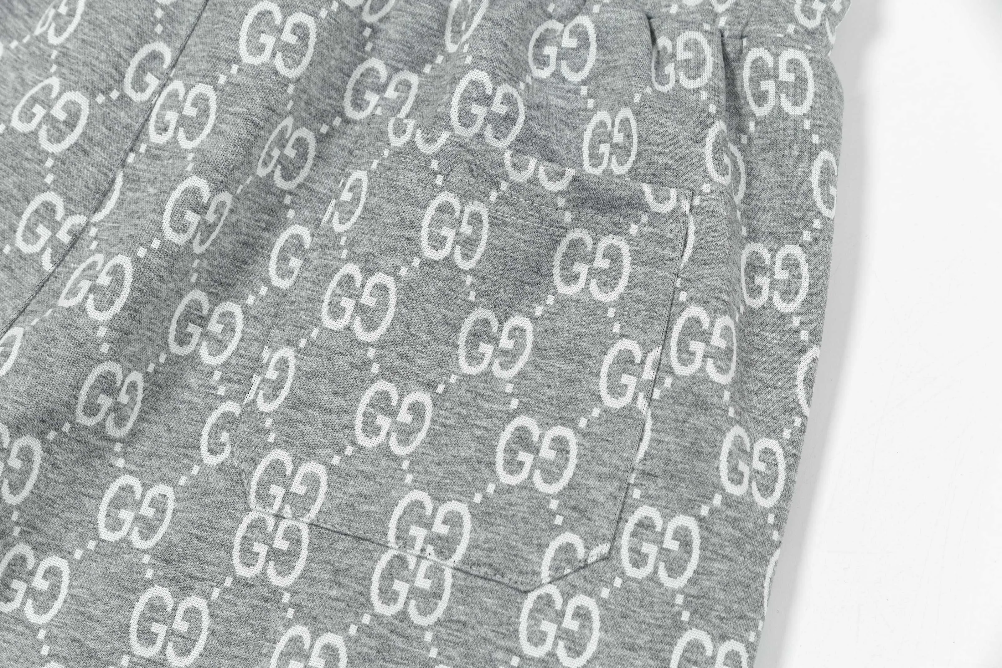 【GUCCI  公式旗艦店】グッチ  ショートパンツご好評に付き再入荷！250224