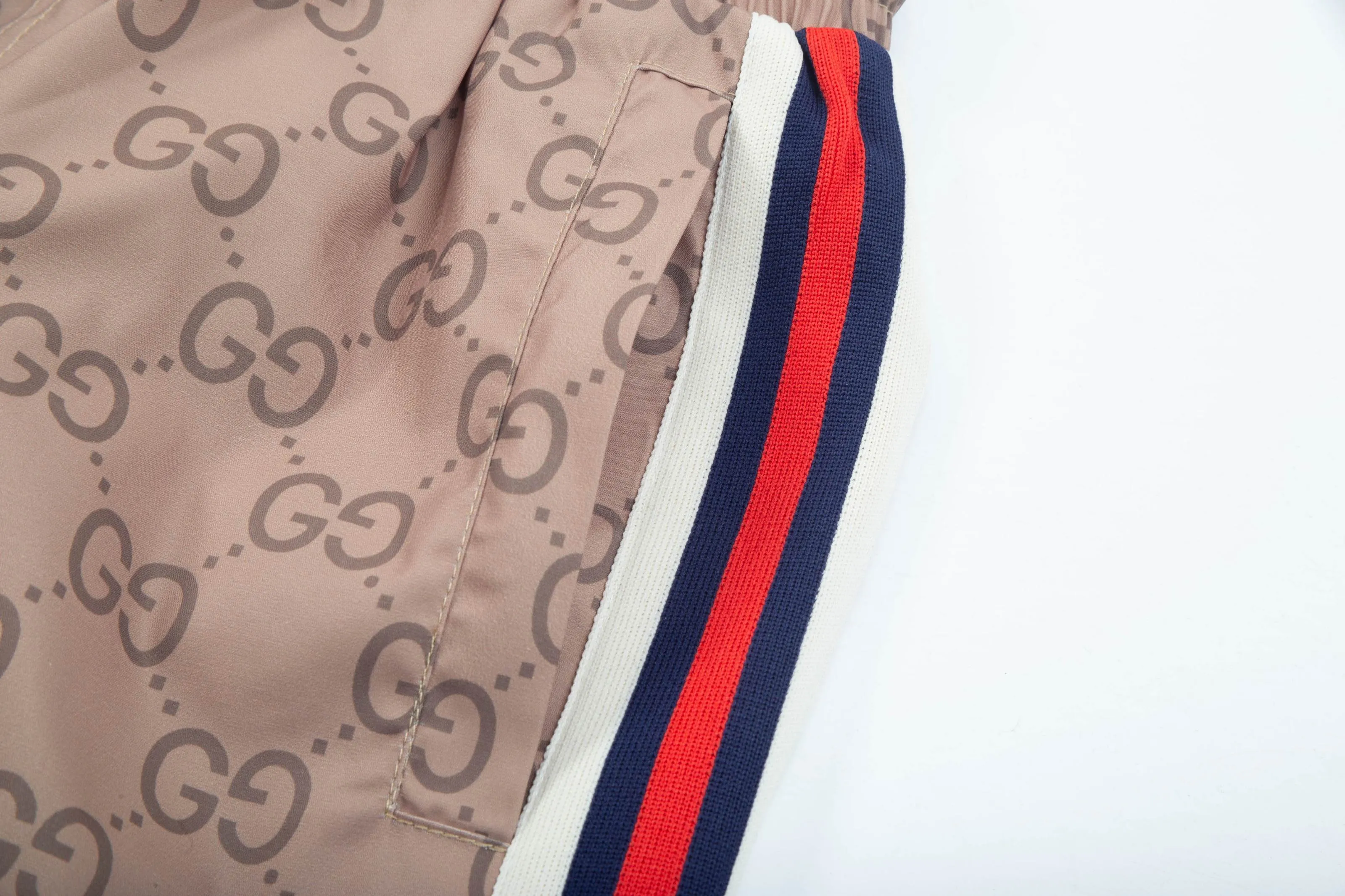 【GUCCI  公式旗艦店】グッチ ショートパンツご好評に付き再入荷！250224