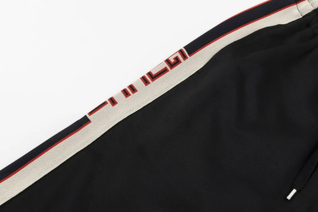 【GUCCI公式旗艦店】クッチ  ショートパンツ  ご好評に付き再入荷！