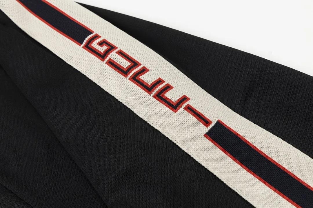 【GUCCI公式旗艦店】クッチ  ショートパンツ  ご好評に付き再入荷！