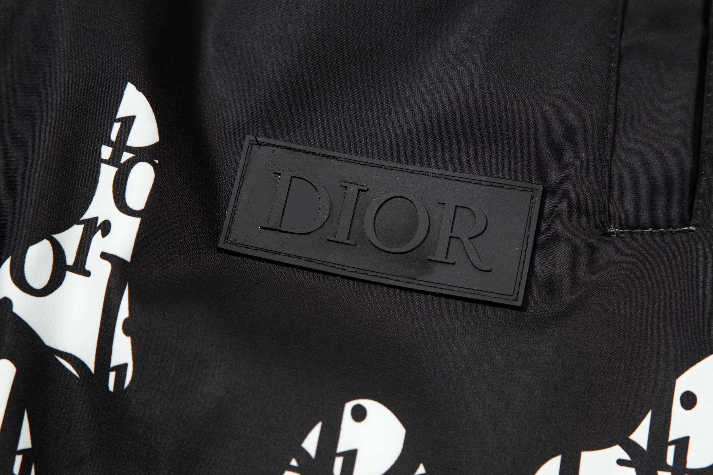 【DIOR  公式旗艦店】ディオール  ショートパンツご好評に付き再入荷！250225