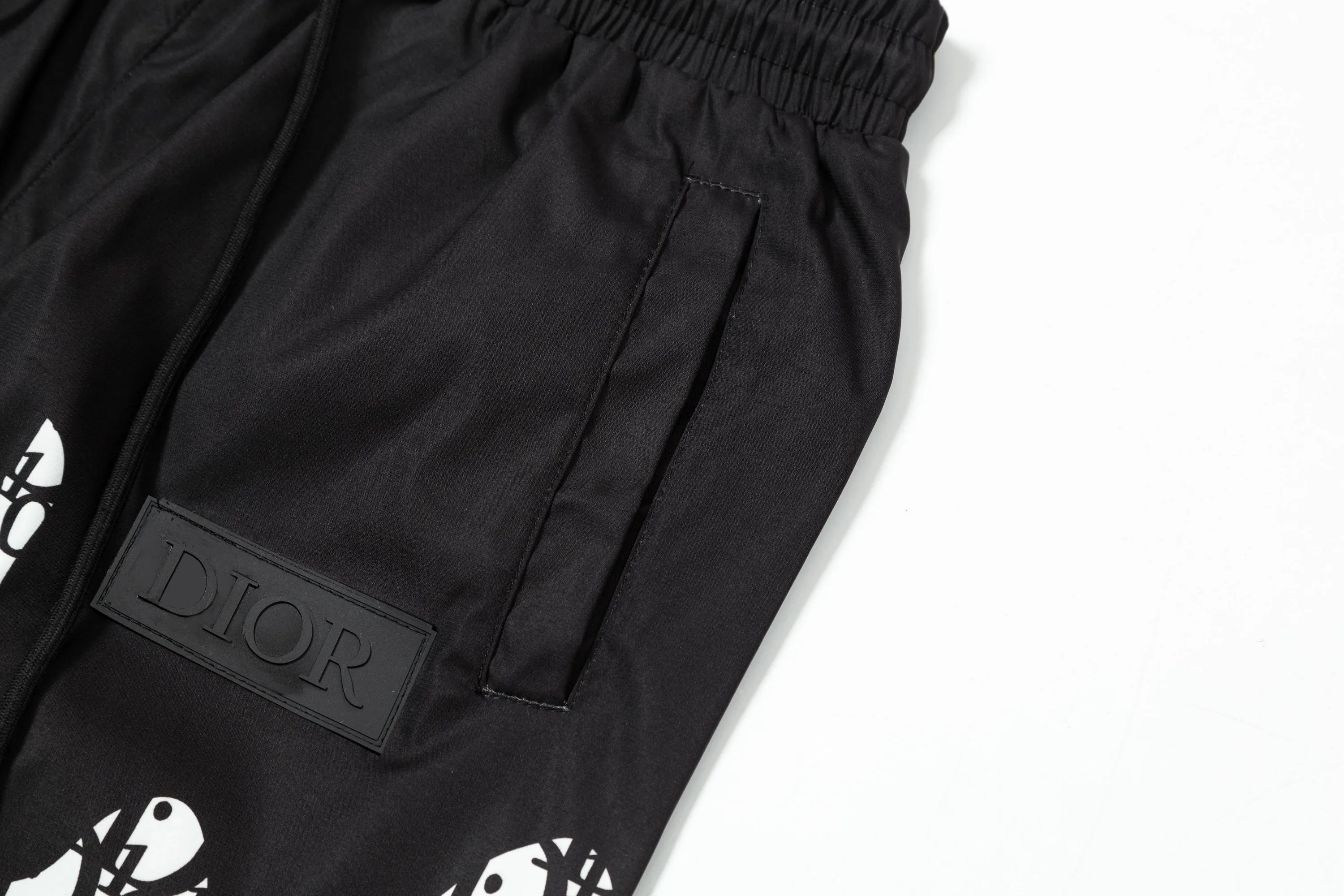 【DIOR  公式旗艦店】ディオール  ショートパンツご好評に付き再入荷！250225