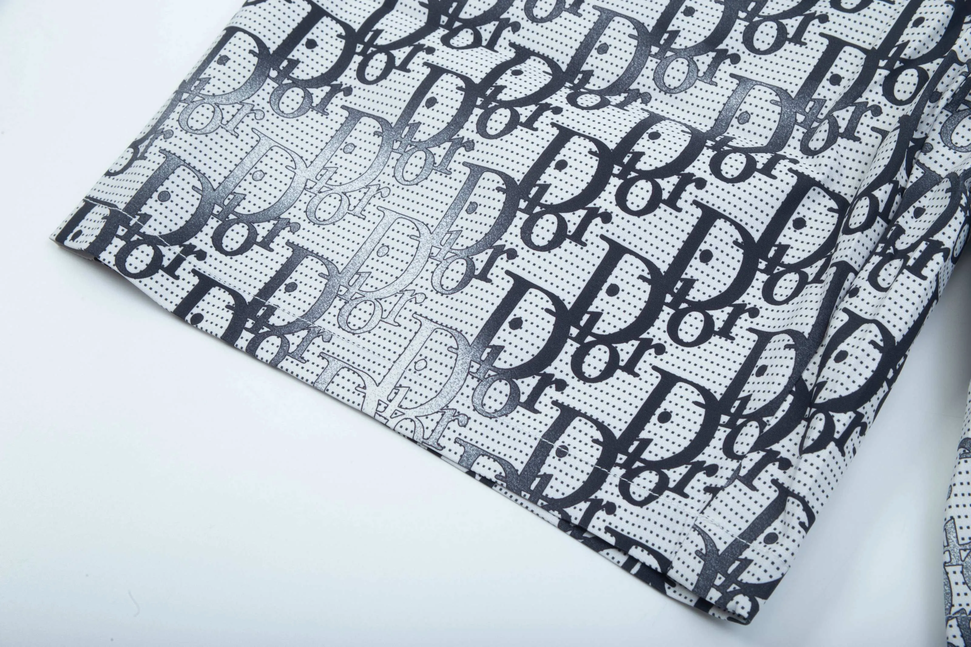 【DIOR  公式旗艦店】ディオール  ショートパンツご好評に付き再入荷！250225