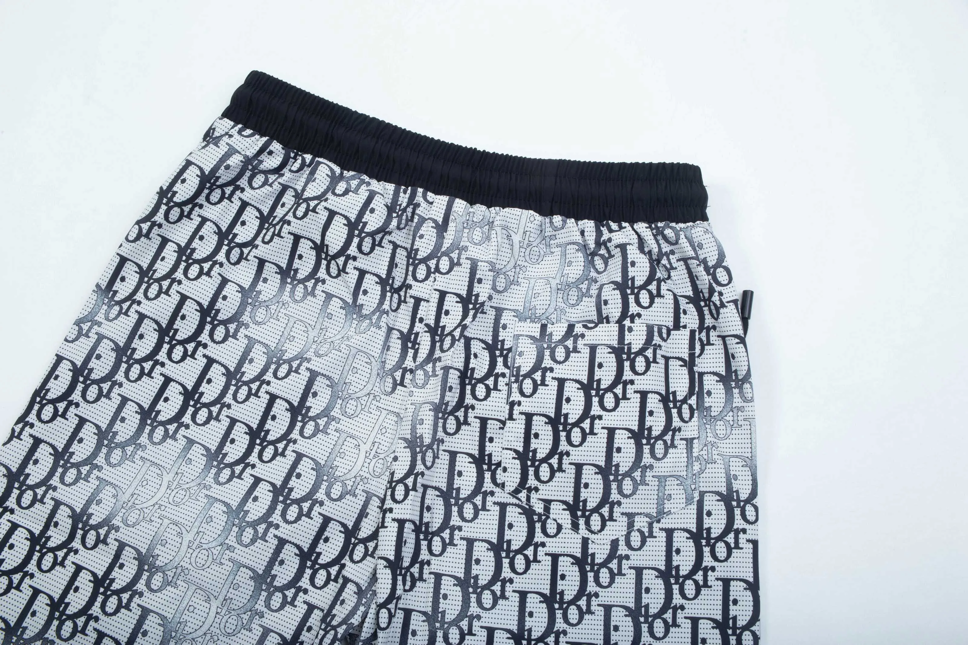 【DIOR  公式旗艦店】ディオール  ショートパンツご好評に付き再入荷！250225