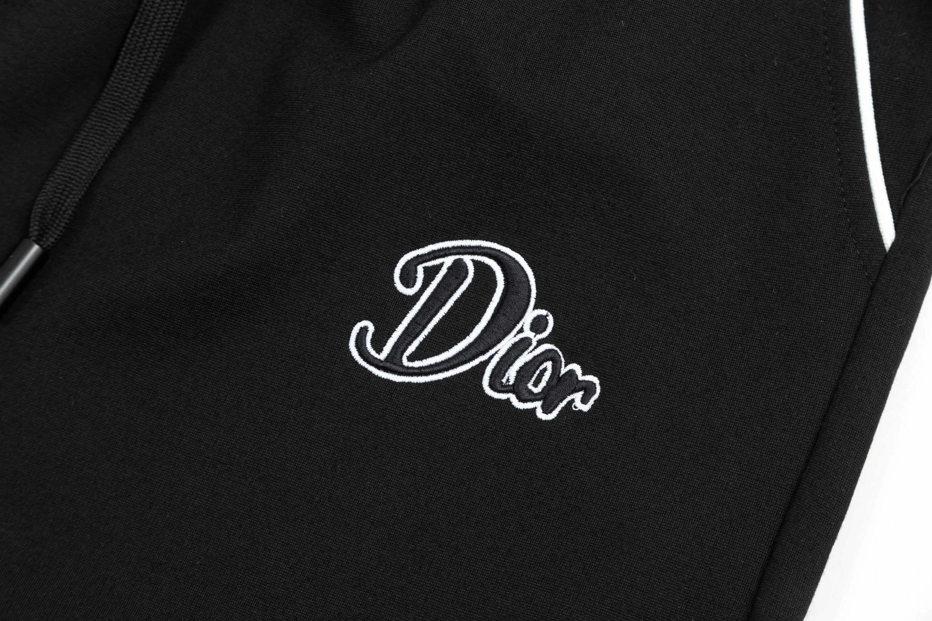 【DIOR  公式旗艦店】ディオール  ショートパンツご好評に付き再入荷！250225