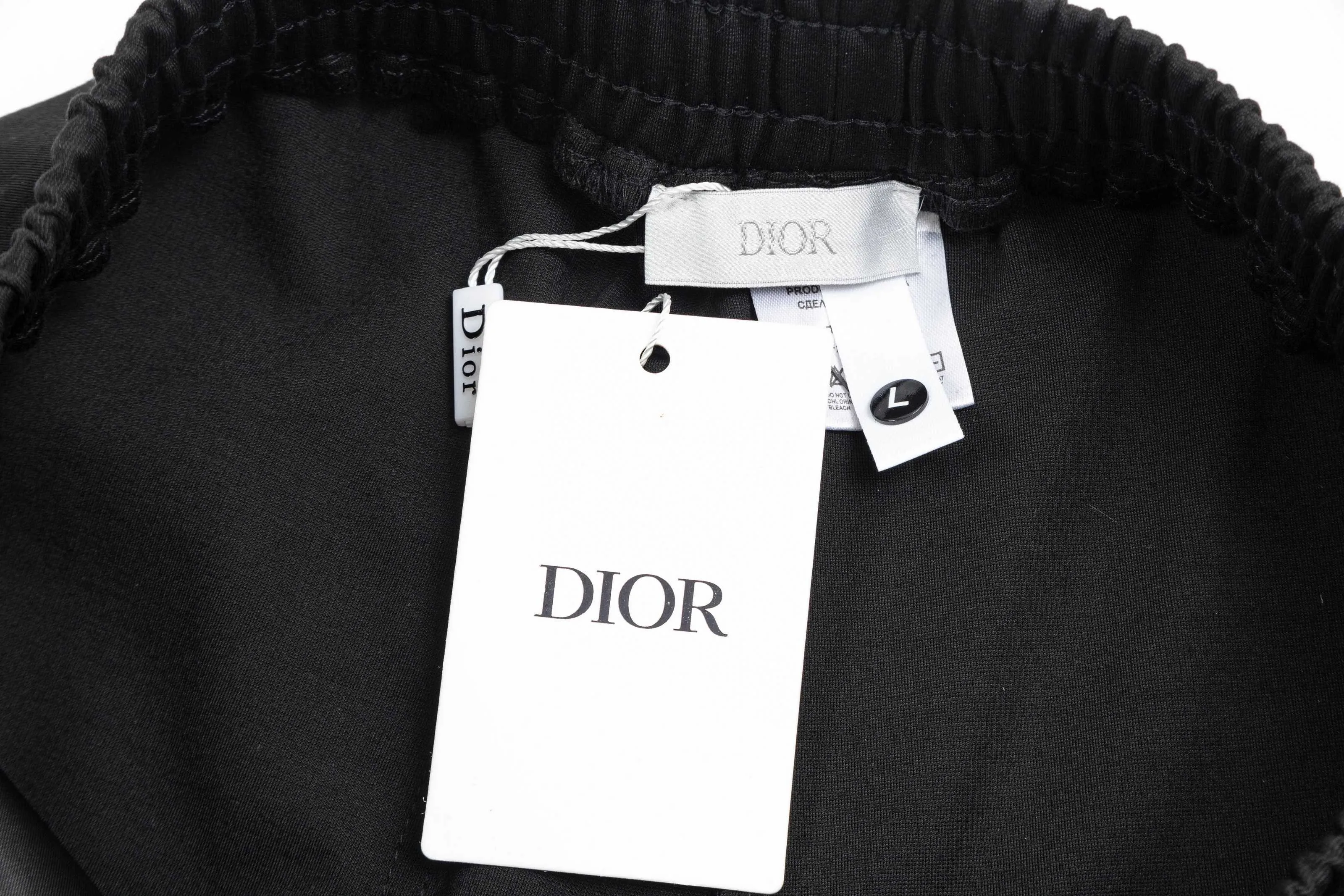 【DIOR  公式旗艦店】ディオール  ショートパンツご好評に付き再入荷！250225