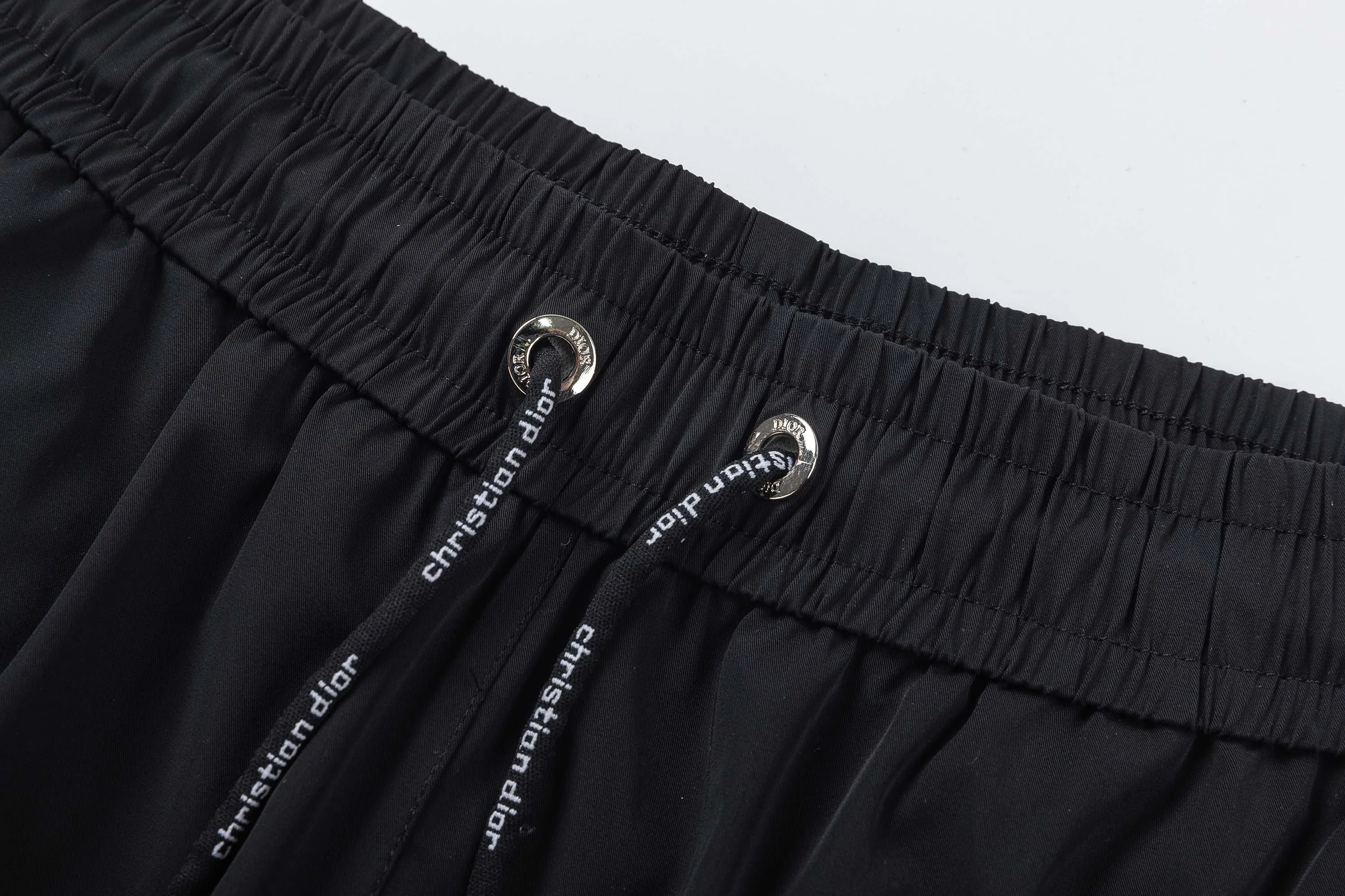 【DIOR  公式旗艦店】ディオール ショートパンツご好評に付き再入荷！250225
