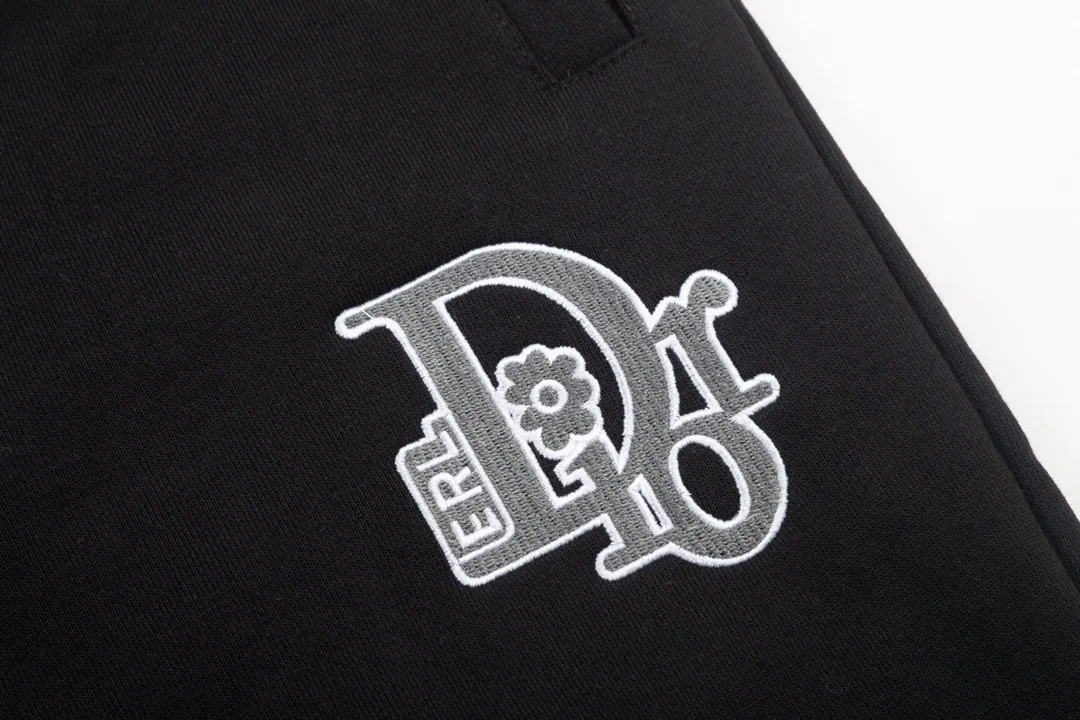 【DIOR  公式旗艦店】ディオール  ショートパンツご好評に付き再入荷！250225