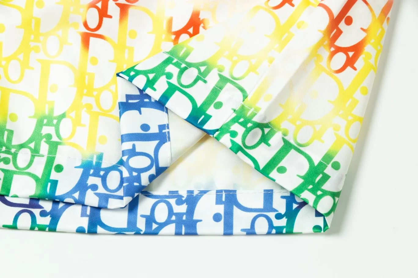 【DIOR  公式旗艦店】ディオール  ショートパンツ  ご好評に付き再入荷 240718