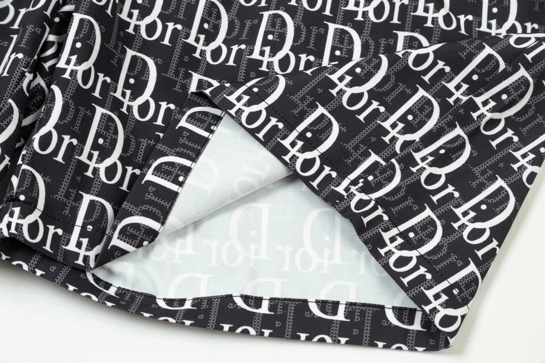 【DIOR  公式旗艦店】ディオール  ショートパンツ  ご好評に付き再入荷！