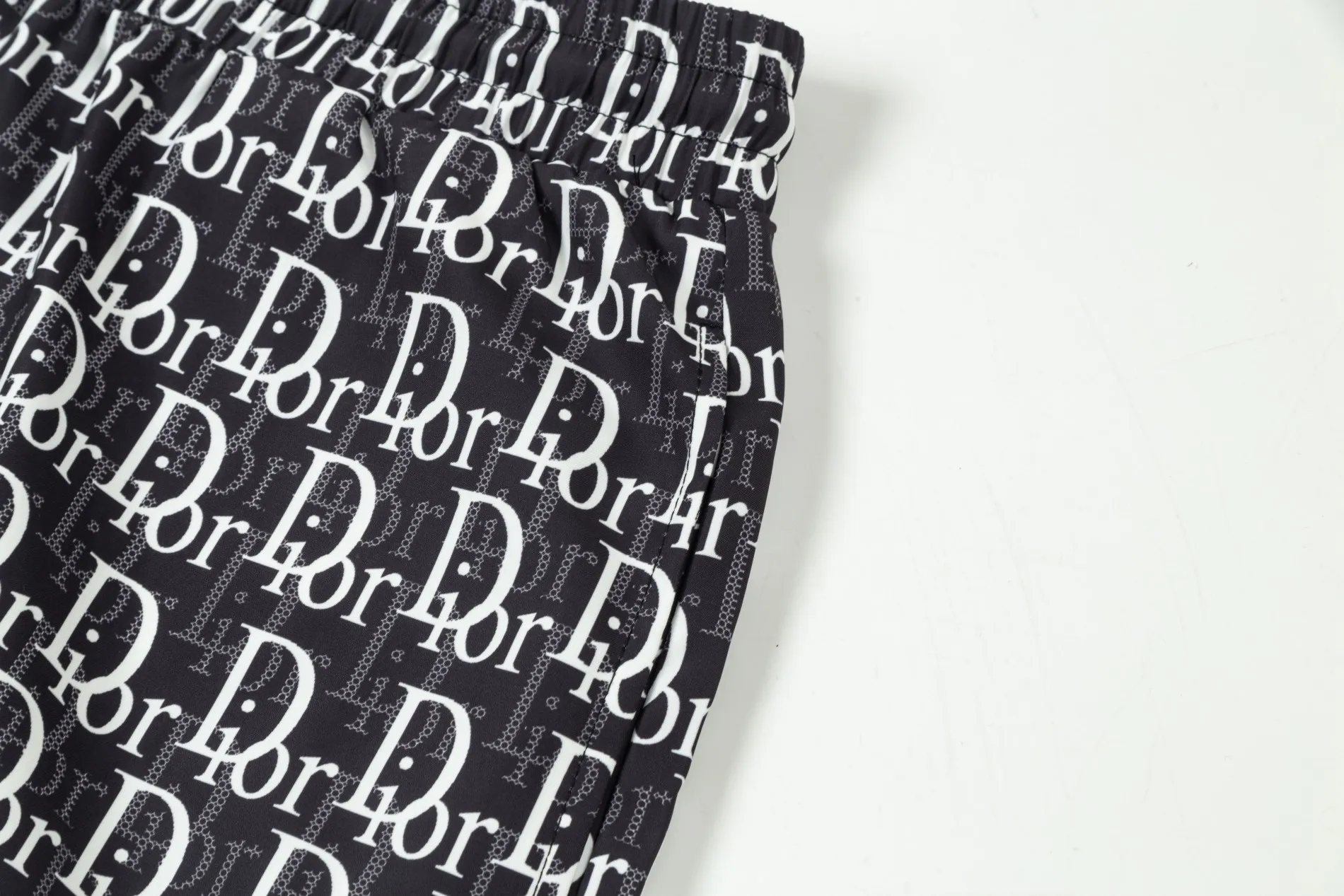 【DIOR  公式旗艦店】ディオール  ショートパンツ  ご好評に付き再入荷！