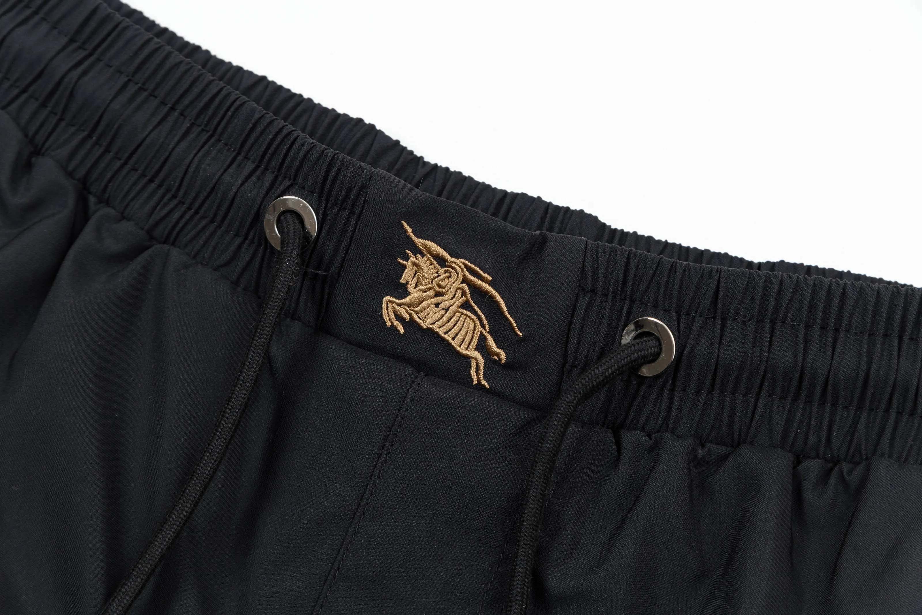 【BURBERRY  公式旗艦店】バーバリー  ショートパンツご好評に付き再入荷！250226