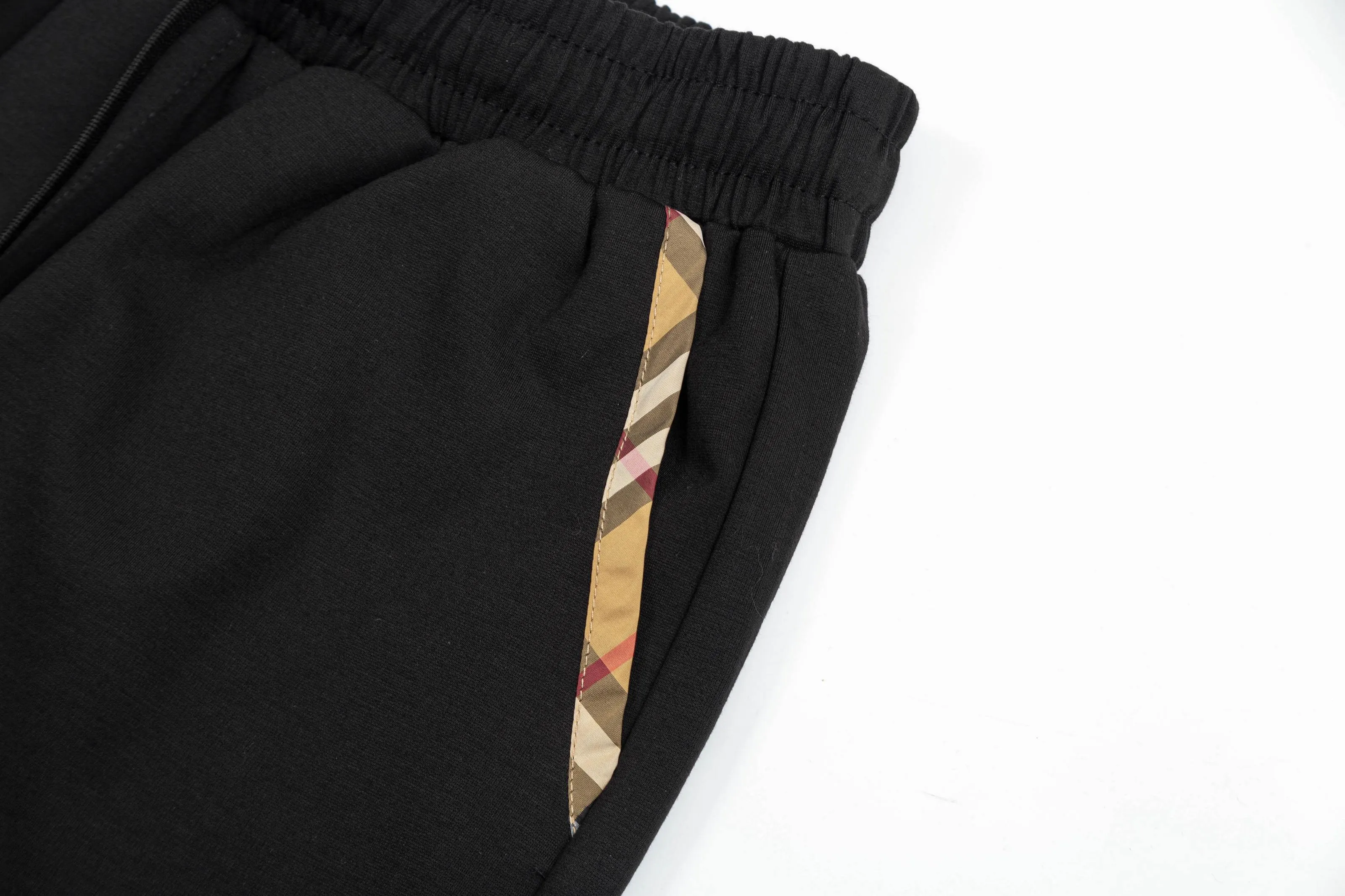 【BURBERRY  公式旗艦店】バーバリー  ショートパンツご好評に付き再入荷！250226
