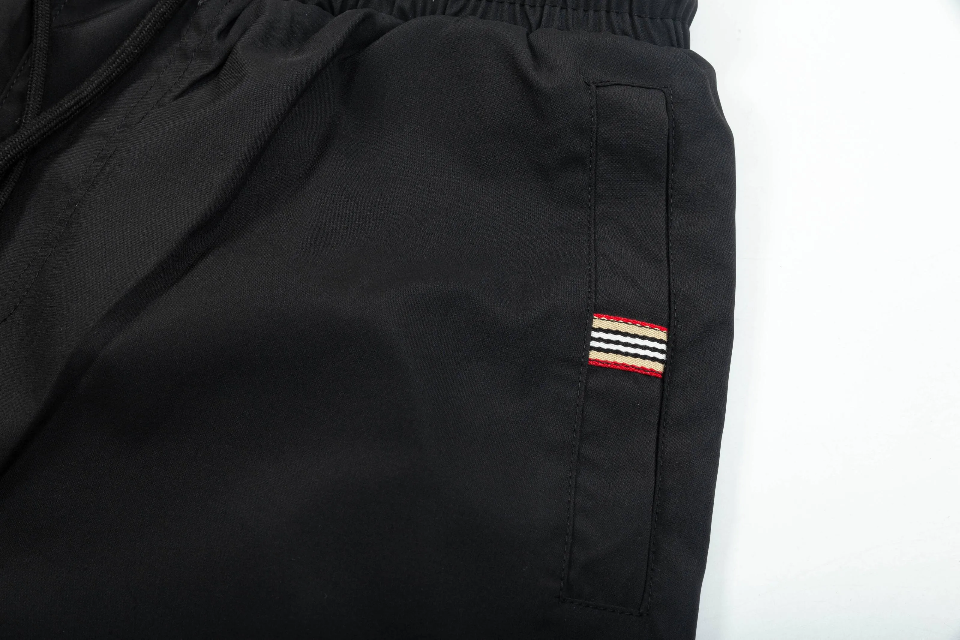 【BURBERRY  公式旗艦店】バーバリー  ショートパンツご好評に付き再入荷！250226