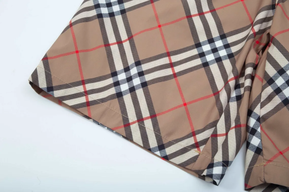【BURBERRY  公式旗艦店】バーバリー  ショートパンツご好評に付き再入荷！250226