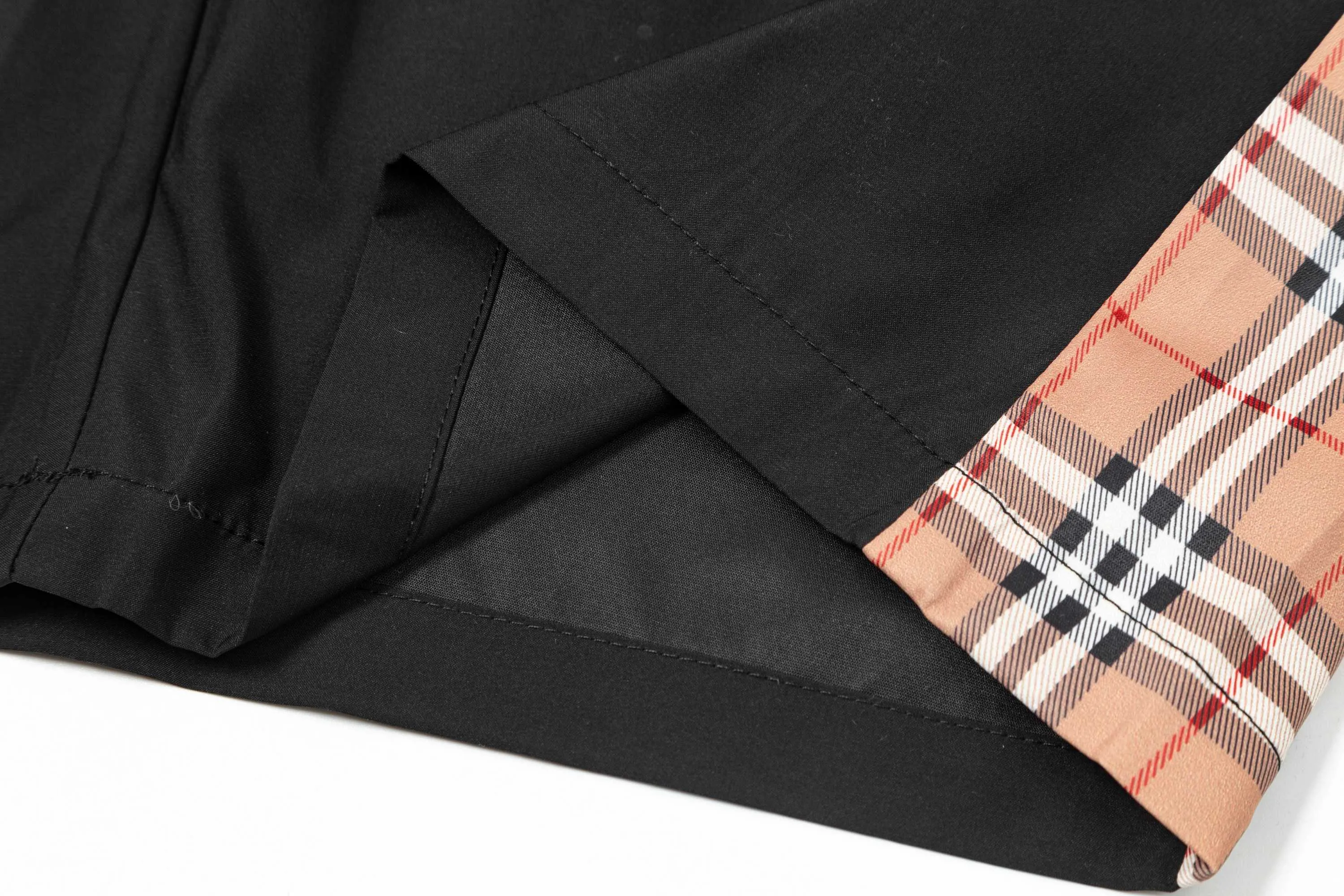 【BURBERRY  公式旗艦店】バーバリー  ショートパンツご好評に付き再入荷！250226
