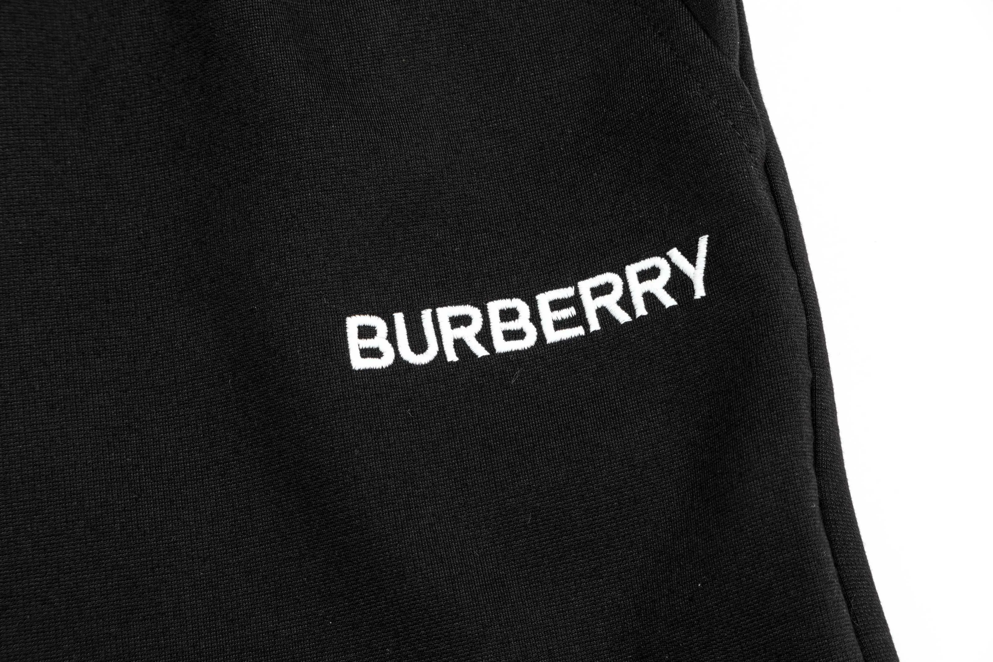 【BURBERRY  公式旗艦店】バーバリー  ショートパンツご好評に付き再入荷！250226