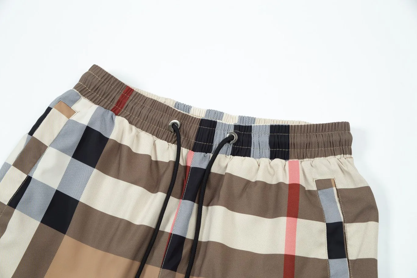 【BURBERRY  公式旗艦店】バーバリー ショートパンツご好評に付き再入荷 240801