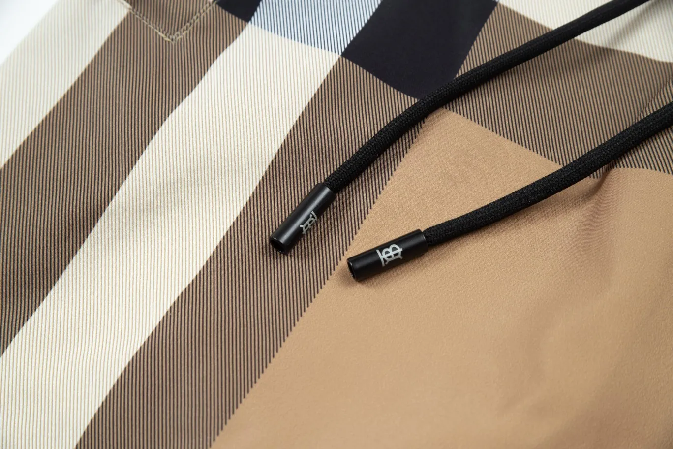 【BURBERRY  公式旗艦店】バーバリー ショートパンツご好評に付き再入荷 240801