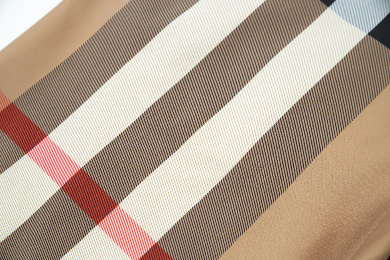 【BURBERRY  公式旗艦店】バーバリー ショートパンツご好評に付き再入荷 240801