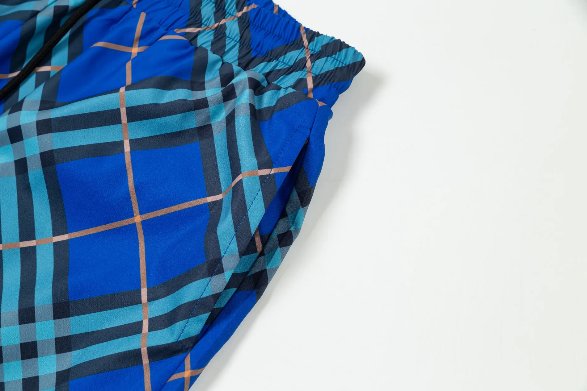 【BURBERRY 公式旗艦店】バーバリー  ショートパンツご好評に付き再入荷 24627