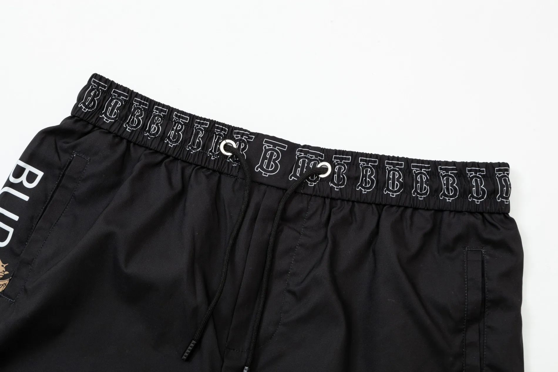 【BURBERRY 公式旗艦店】バーバリー  ショートパンツご好評に付き再入荷 24627
