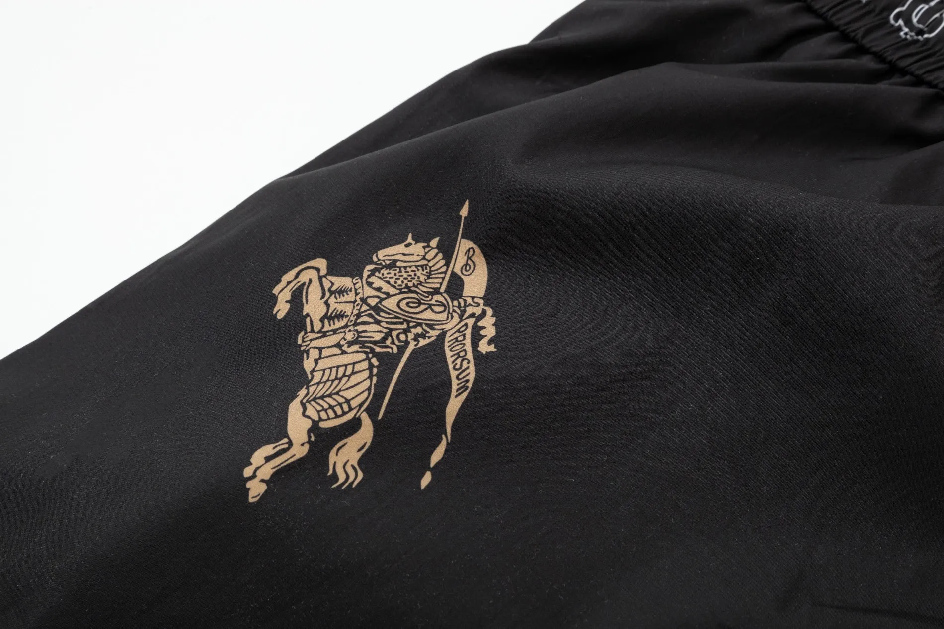 【BURBERRY 公式旗艦店】バーバリー  ショートパンツご好評に付き再入荷 24627