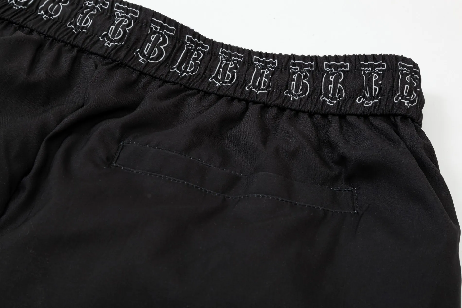 【BURBERRY 公式旗艦店】バーバリー  ショートパンツご好評に付き再入荷 24627