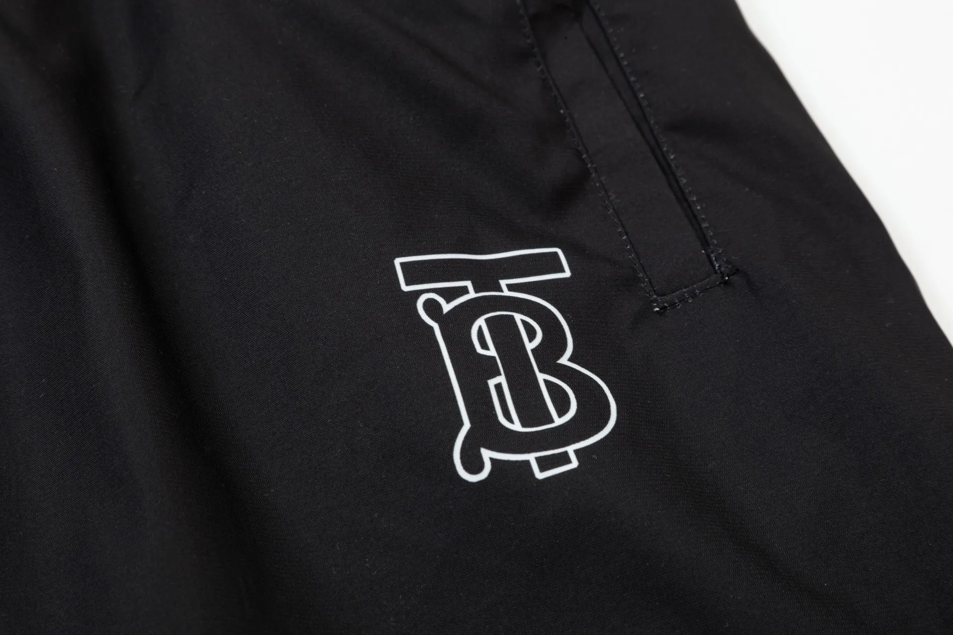 【BURBERRY 公式旗艦店】バーバリー  ショートパンツご好評に付き再入荷 24627