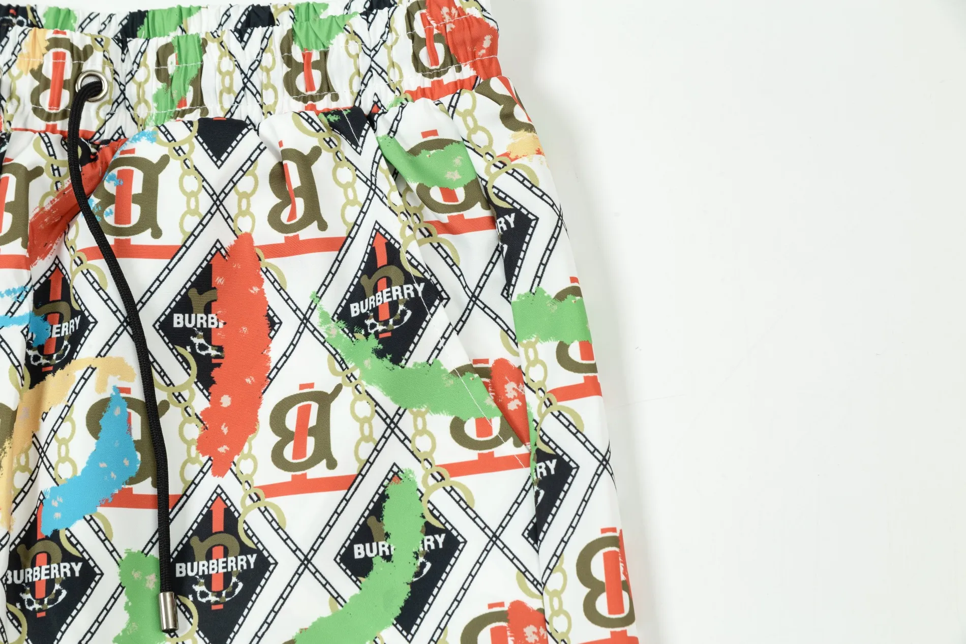 【BURBERRY  公式旗艦店】バーバリー  ショートパンツ  ご好評に付き再入荷！