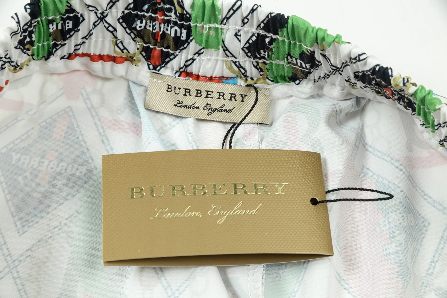 【BURBERRY  公式旗艦店】バーバリー  ショートパンツ  ご好評に付き再入荷！