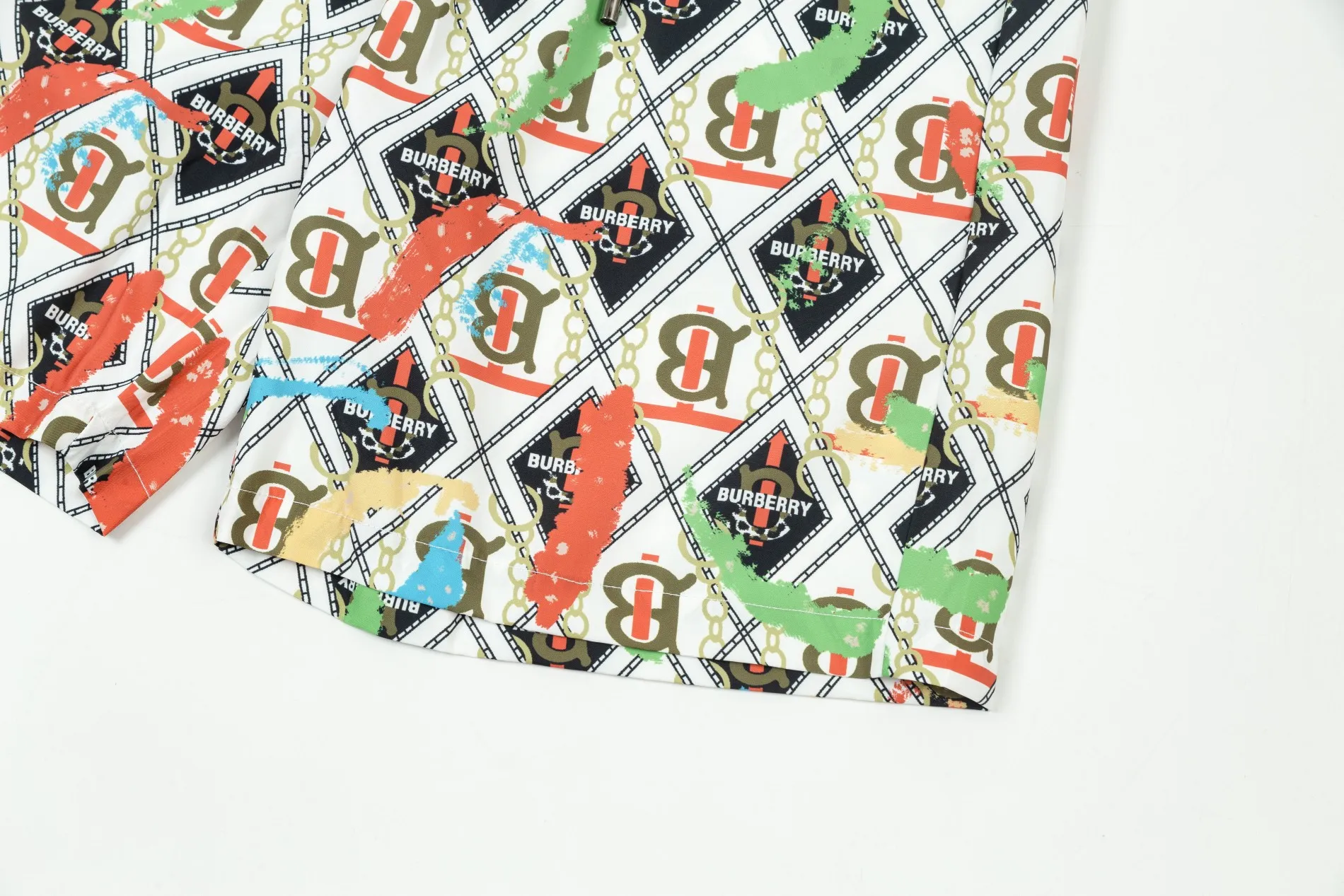 【BURBERRY  公式旗艦店】バーバリー  ショートパンツ  ご好評に付き再入荷！