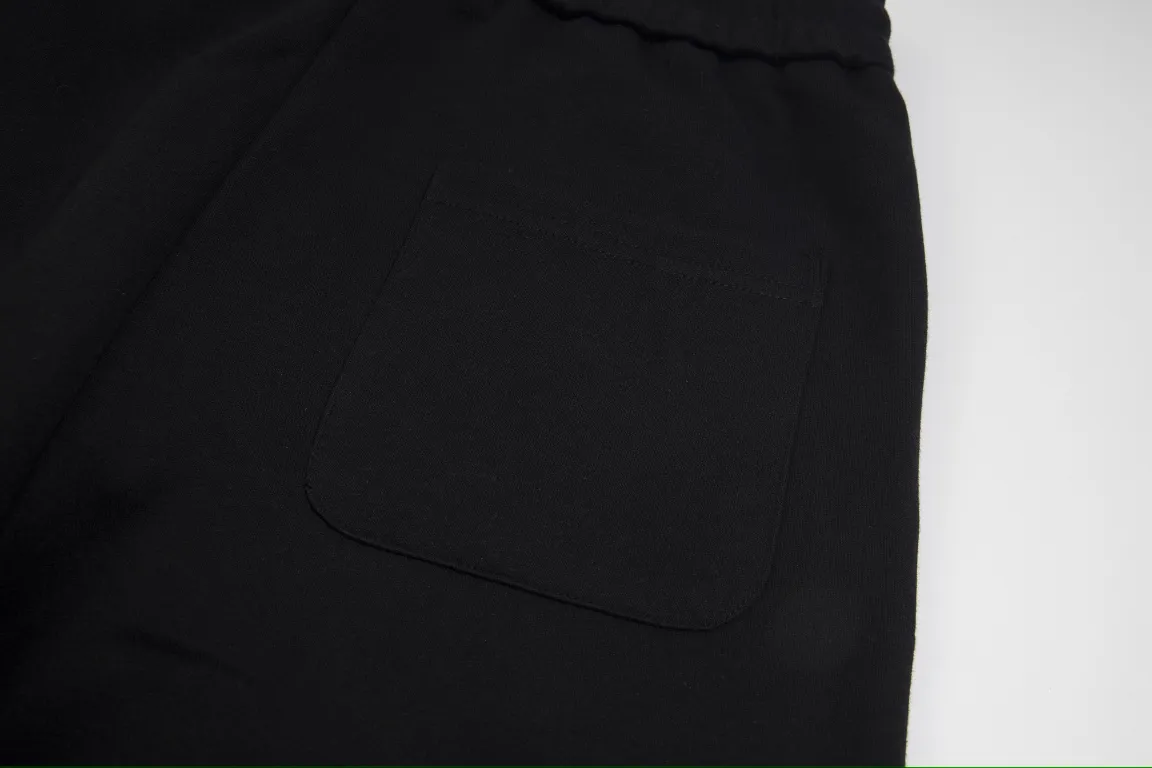 【BURBERRY  公式旗艦店】バーバリー  ショートパンツ  ご好評に付き再入荷！