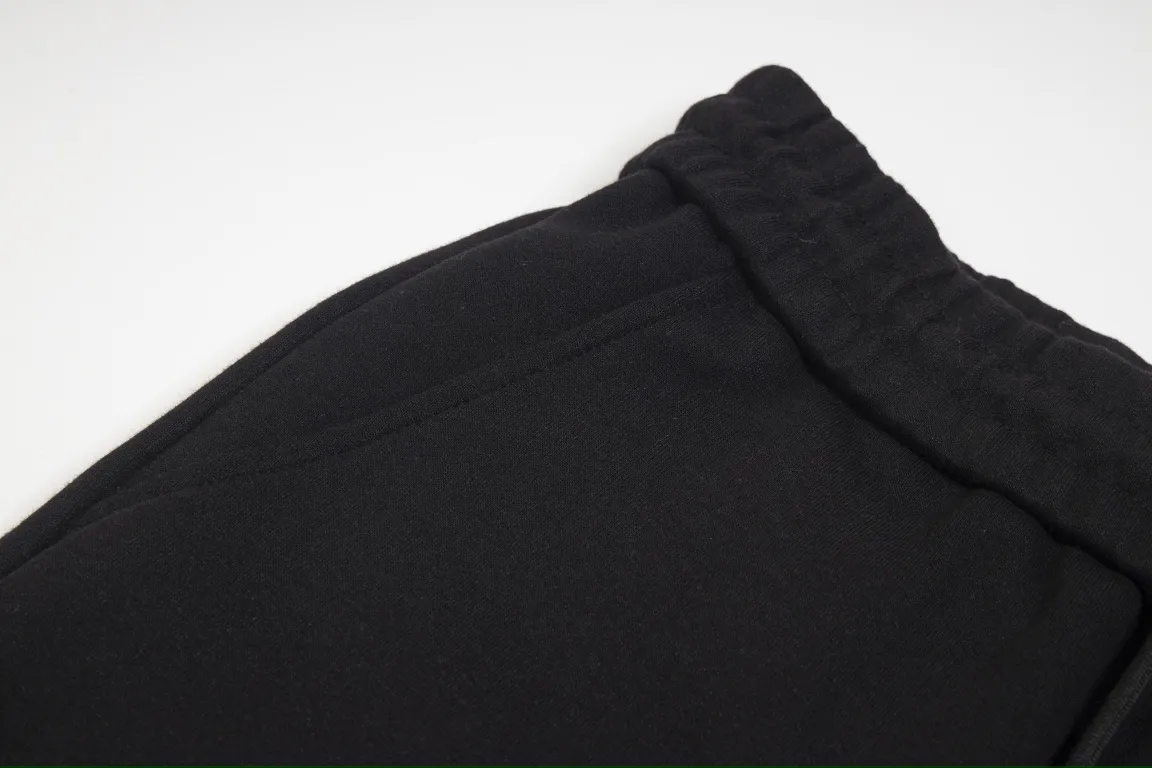 【BURBERRY  公式旗艦店】バーバリー  ショートパンツ  ご好評に付き再入荷！