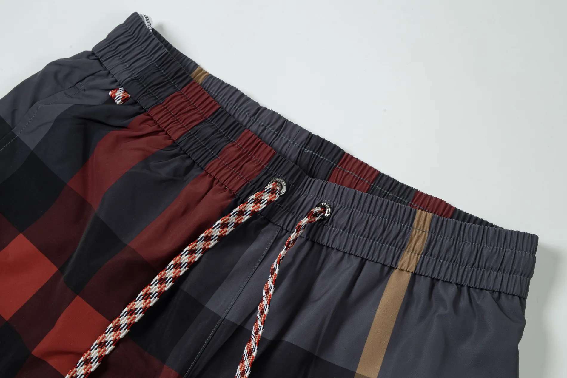【BURBERRY  公式旗艦店】バーバリー  ショートパンツご好評に付き再入荷！