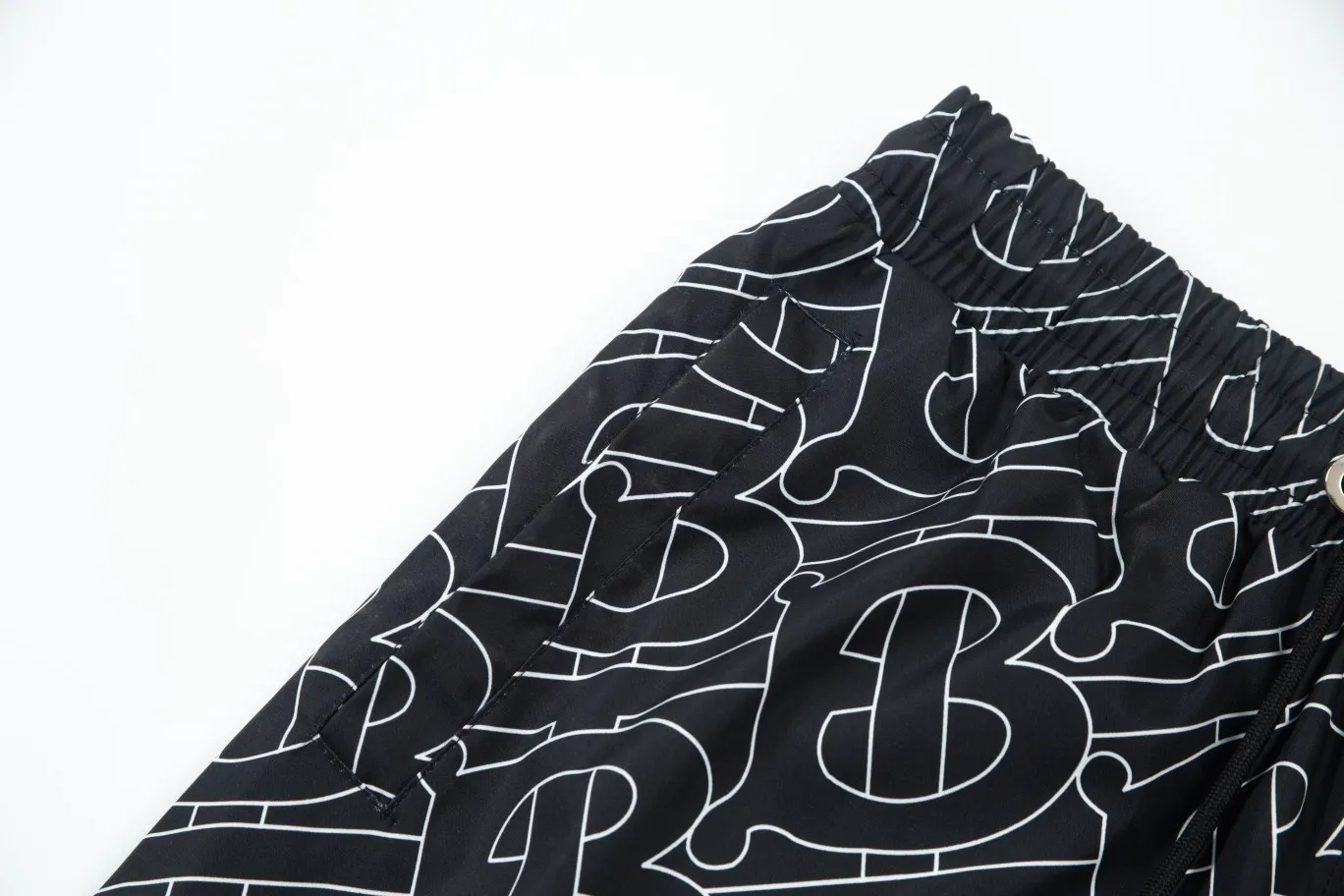 【BURBERRY  公式旗艦店】バーバリー  ショートパンツ  ご好評に付き再入荷！