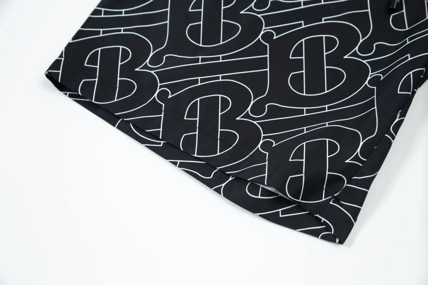 【BURBERRY  公式旗艦店】バーバリー  ショートパンツ  ご好評に付き再入荷！
