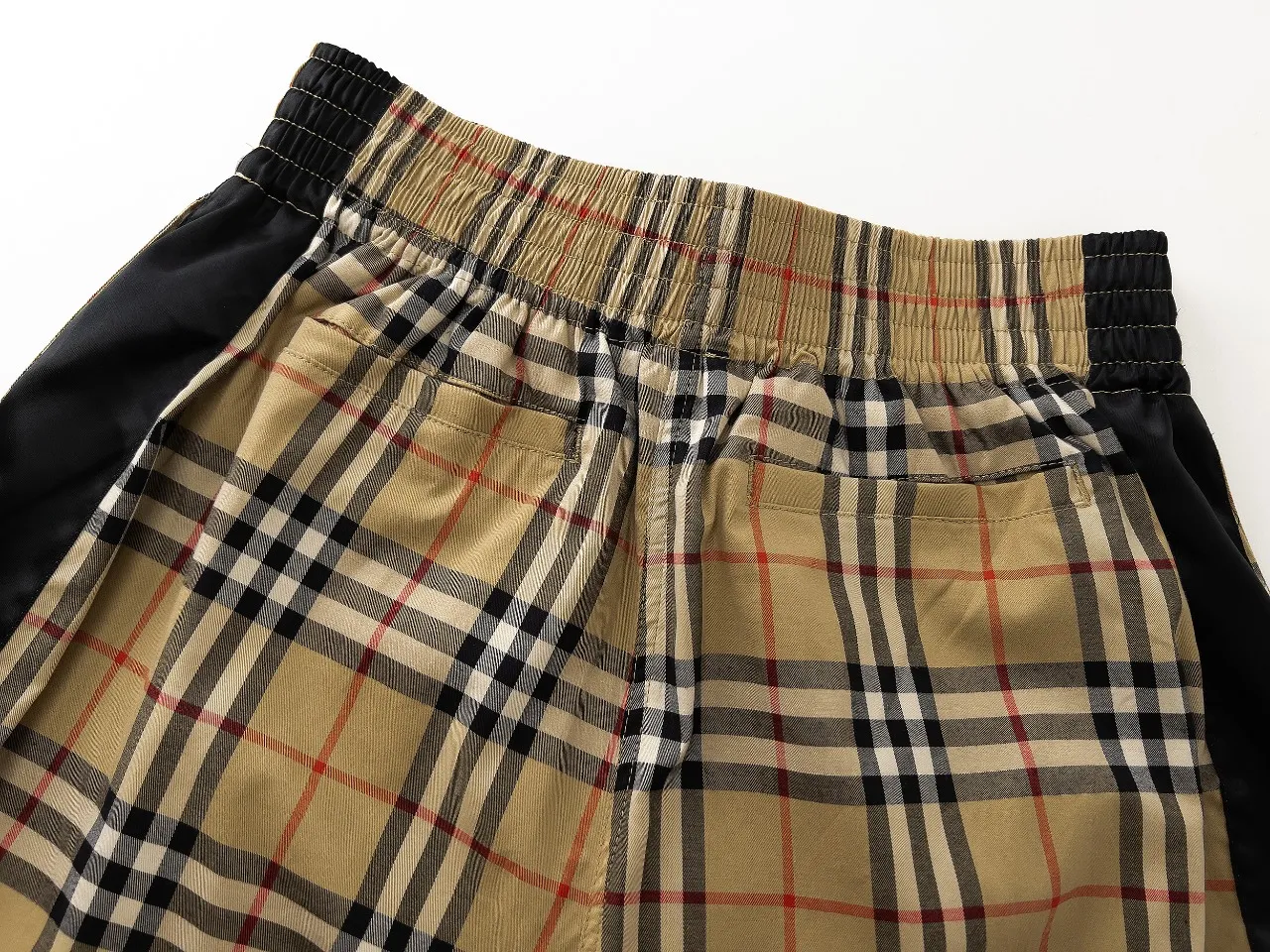 【BURBERRY  公式旗艦店】バーバリー  ショートパンツ  ご好評に付き再入荷！