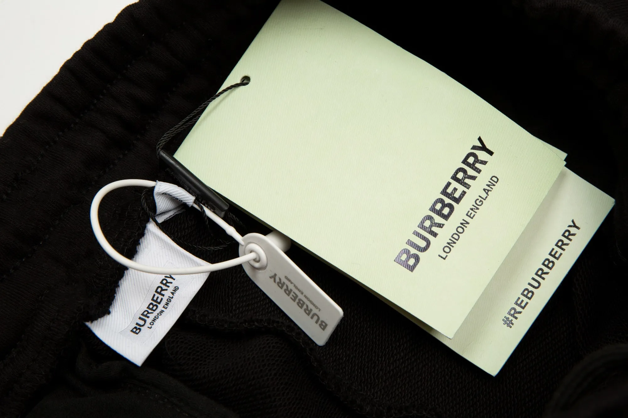 【BURBERRY  公式旗艦店】バーバリー   ショートパンツご好評に付き再入荷！